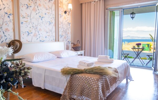 Deluxe 2 Nolu Deniz Manzaralı Teraslı Çift Kişilik Oda