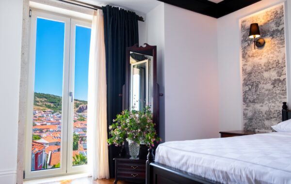 Deluxe 3 Nolu Deniz Manzaralı Küvetli Balkonlu Oda