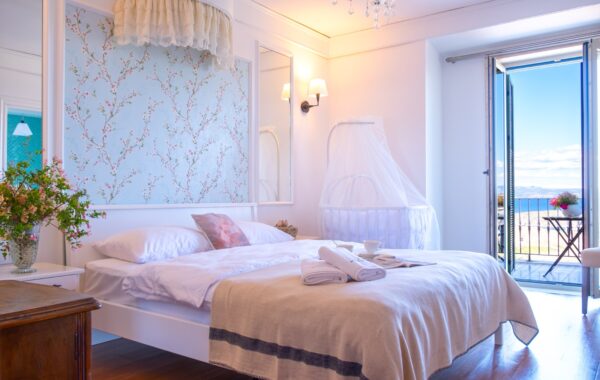 Deluxe 4 Nolu Deniz Manzaralı Küvetli Teraslı Oda