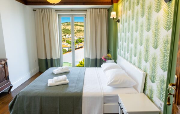 Deluxe 5 Nolu Deniz Manzaralı Balkonlu Oda