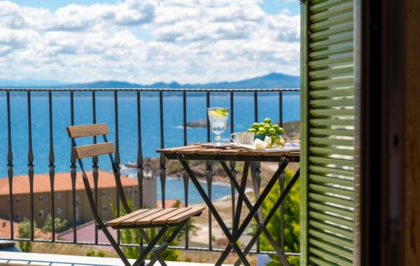 Deluxe 6 Nolu Deniz Manzaralı Teraslı Çift Kişilik Oda